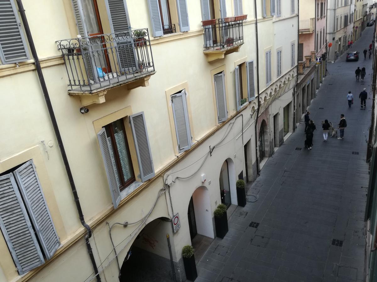 Residenza Mazzini Foligno Exterior foto